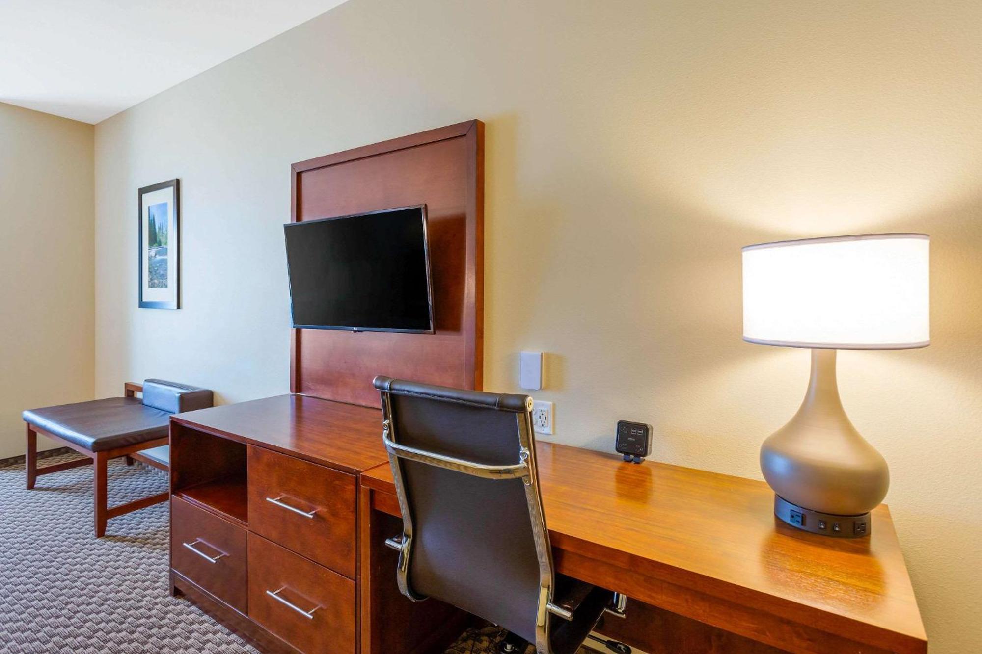 Comfort Suites Burlington Near I-5 Zewnętrze zdjęcie