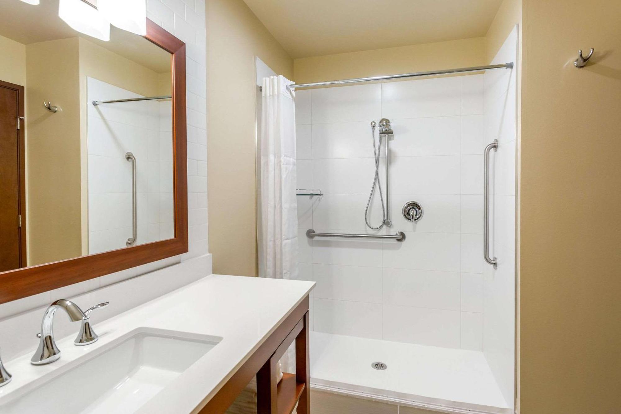 Comfort Suites Burlington Near I-5 Zewnętrze zdjęcie