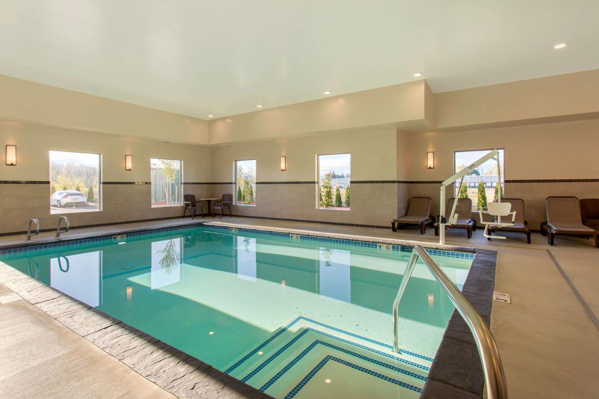 Comfort Suites Burlington Near I-5 Zewnętrze zdjęcie