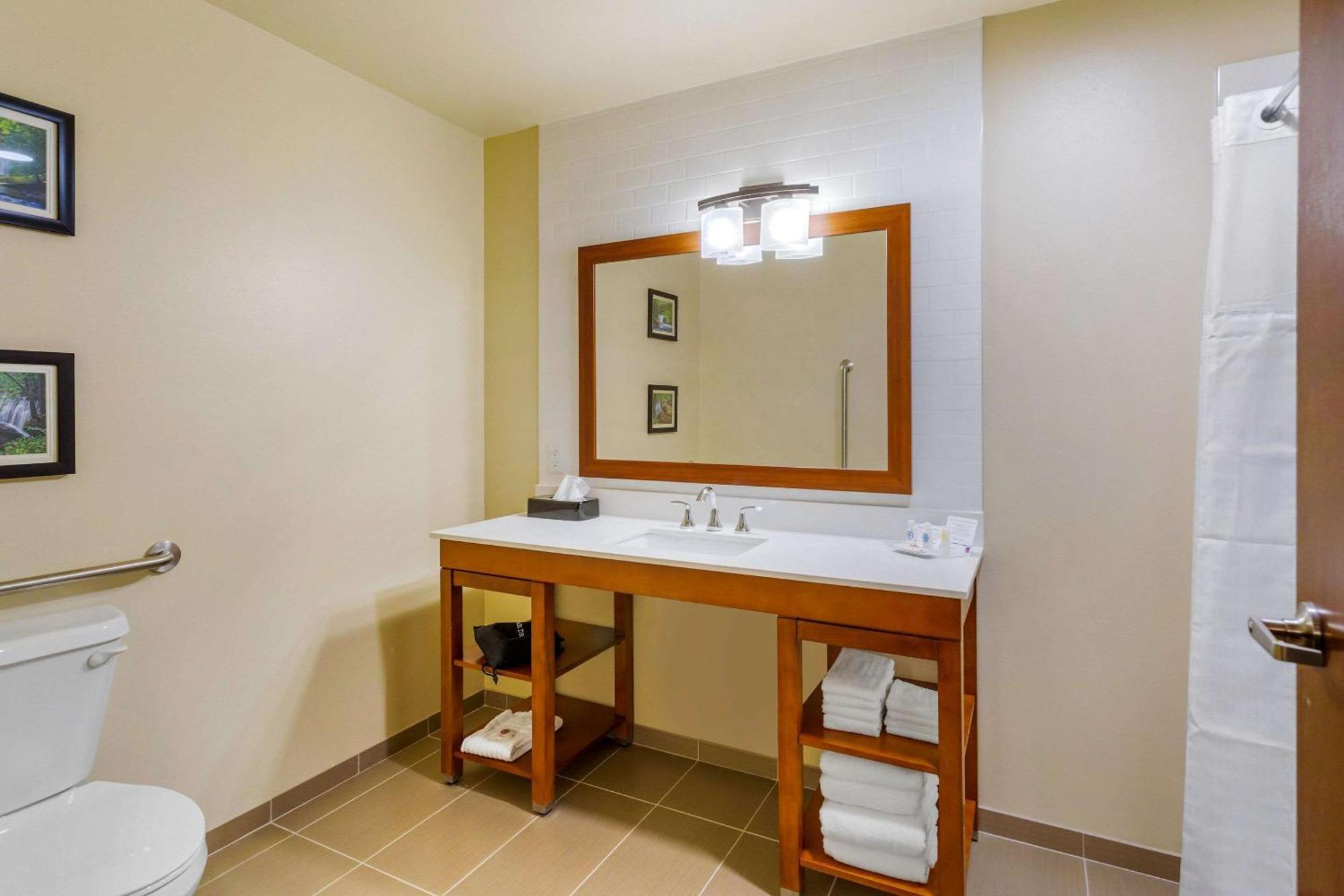 Comfort Suites Burlington Near I-5 Zewnętrze zdjęcie