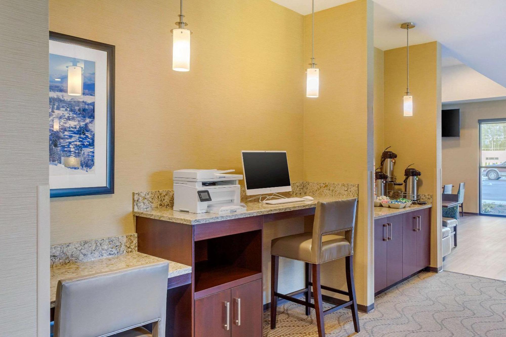 Comfort Suites Burlington Near I-5 Zewnętrze zdjęcie