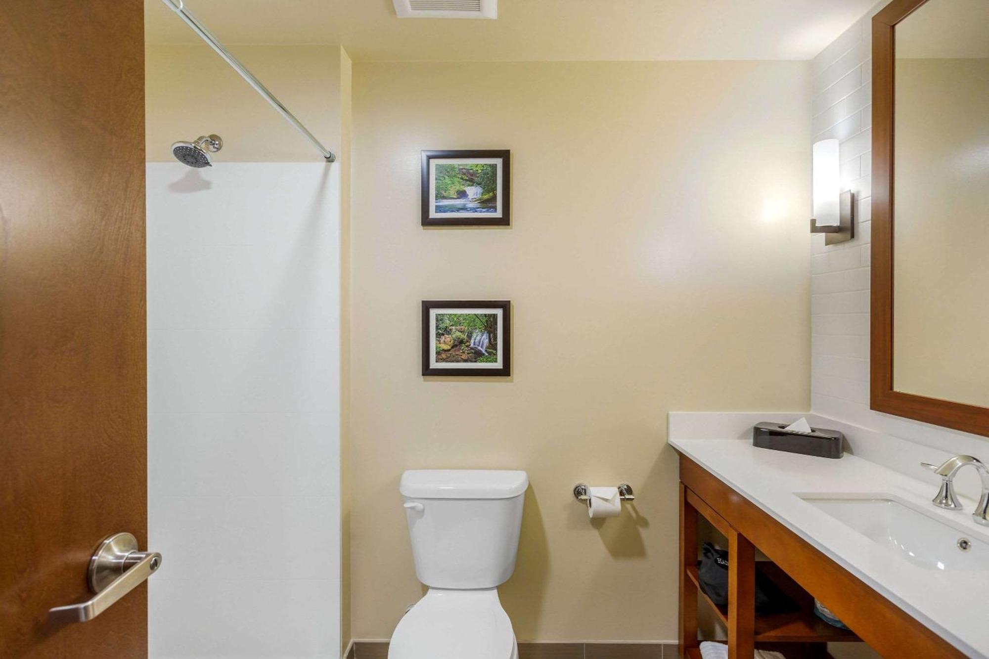 Comfort Suites Burlington Near I-5 Zewnętrze zdjęcie