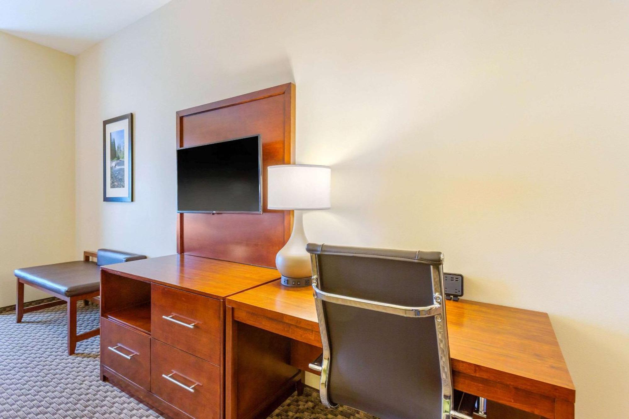 Comfort Suites Burlington Near I-5 Zewnętrze zdjęcie